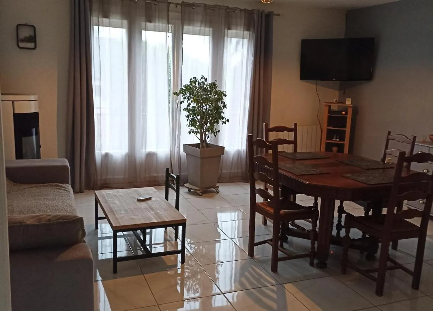 Maison De Village contacts